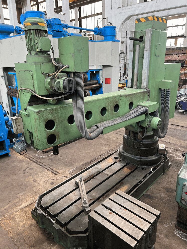 Radial drilling machine Radial drilling machine