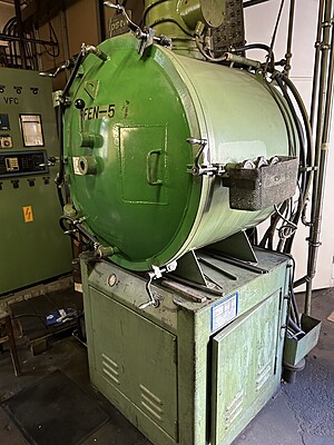Complete hardening shop consisting of several ovens, protective gas generator, cleaning system Complete hardening shop consisting of several ovens, protective gas generator, cleaning system