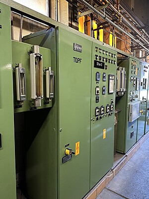 Complete hardening shop consisting of several ovens, protective gas generator, cleaning system Complete hardening shop consisting of several ovens, protective gas generator, cleaning system