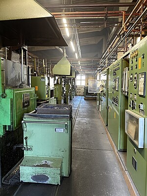 Complete hardening shop consisting of several ovens, protective gas generator, cleaning system Complete hardening shop consisting of several ovens, protective gas generator, cleaning system