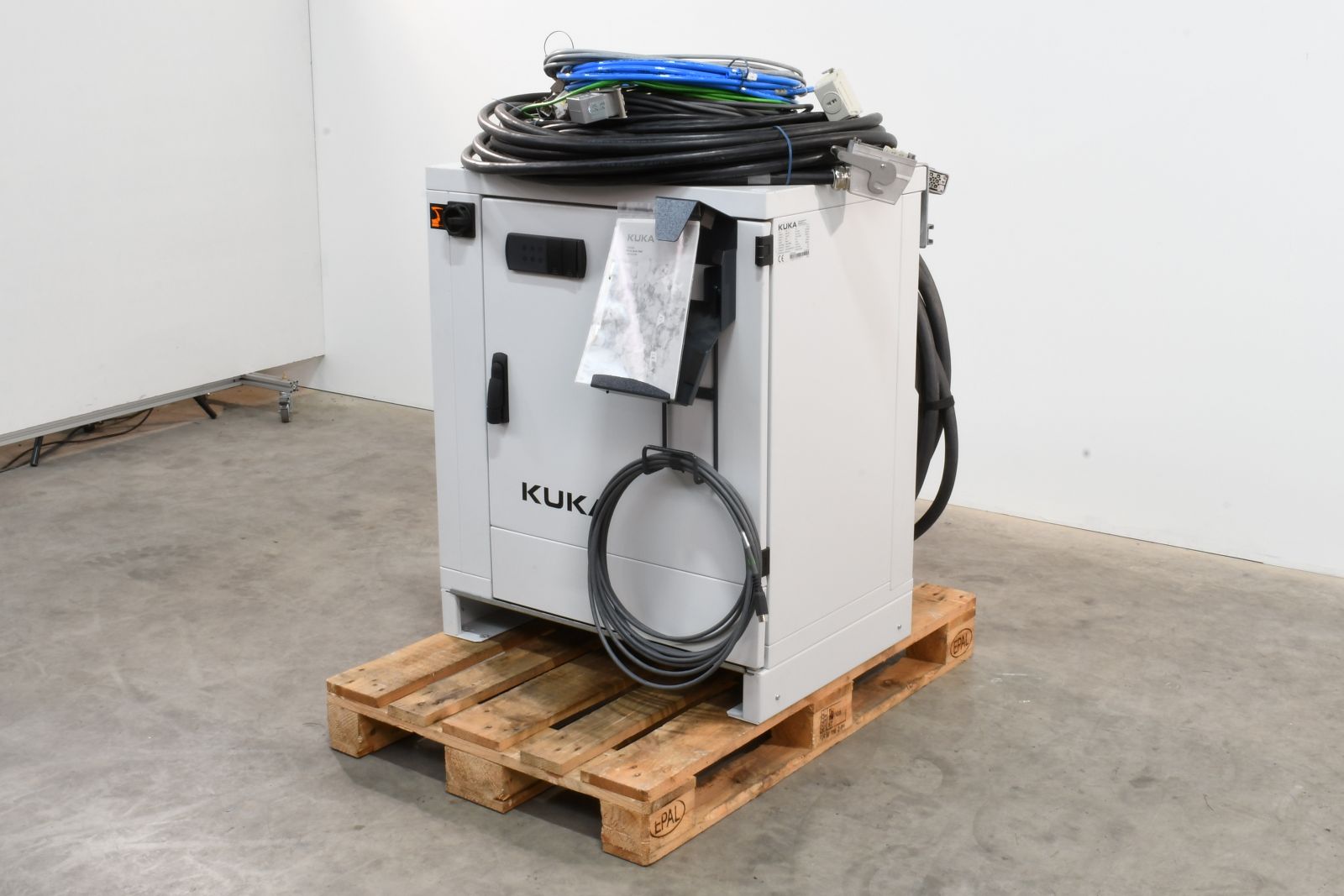 KUKA 10027576, KR 360 R2830, Schwerlast- Industrieroboter mit KRC4 Steuerung KUKA 10027576, KR 360 R2830, Schwerlast- Industrieroboter mit KRC4 Steuerung