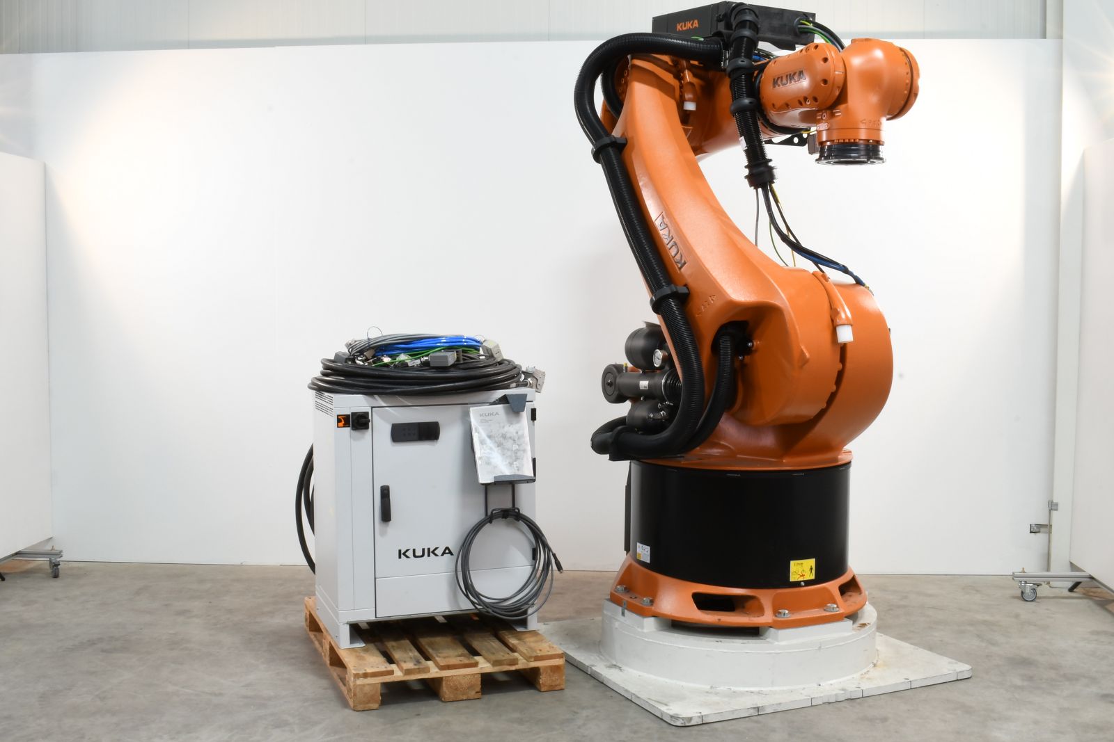 KUKA 10027576, KR 360 R2830, Schwerlast- Industrieroboter mit KRC4 Steuerung KUKA 10027576, KR 360 R2830, Schwerlast- Industrieroboter mit KRC4 Steuerung
