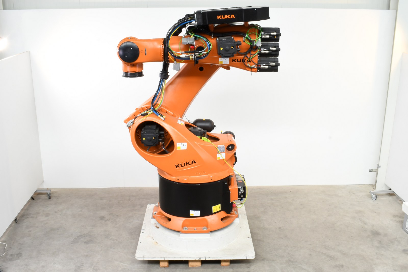 KUKA 10027576, KR 360 R2830, Schwerlast- Industrieroboter mit KRC4 Steuerung KUKA 10027576, KR 360 R2830, Schwerlast- Industrieroboter mit KRC4 Steuerung