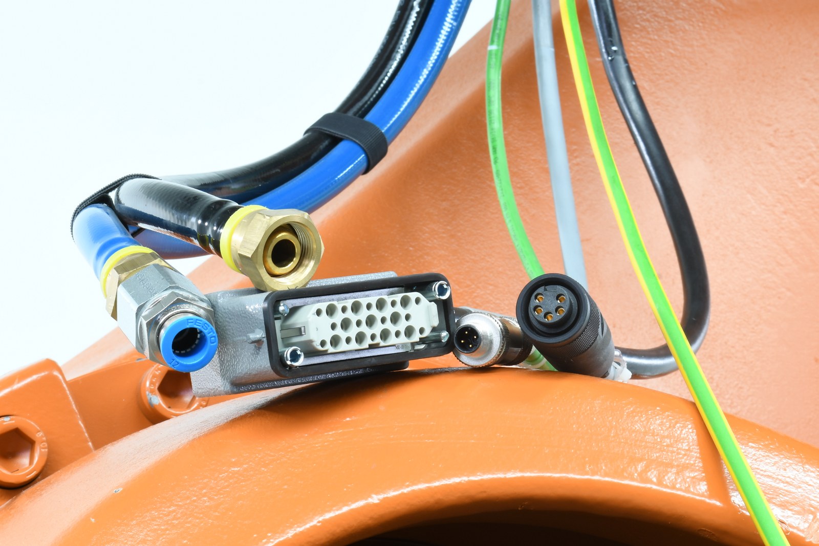 KUKA 10027576, KR 360 R2830, Schwerlast- Industrieroboter mit KRC4 Steuerung KUKA 10027576, KR 360 R2830, Schwerlast- Industrieroboter mit KRC4 Steuerung